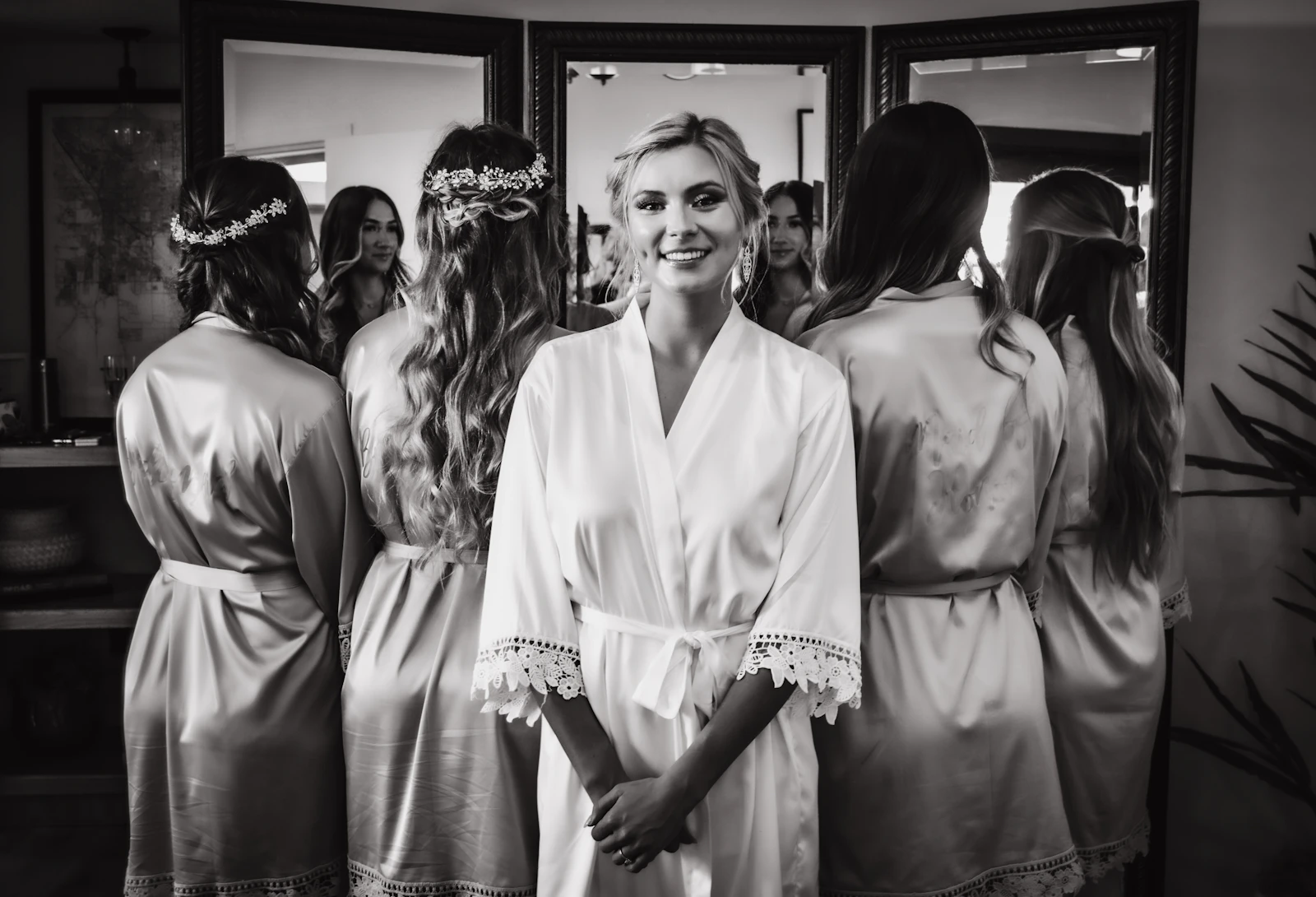 Preparativi prima di una cerimonia, dettaglio del trucco sposa
